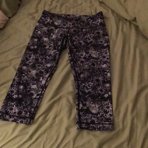 Lulu lemon Flowabunga Wunder Under Crops  - Sz 8